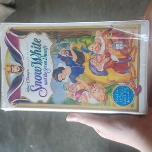 Snow white vhs tape sealed and unopened